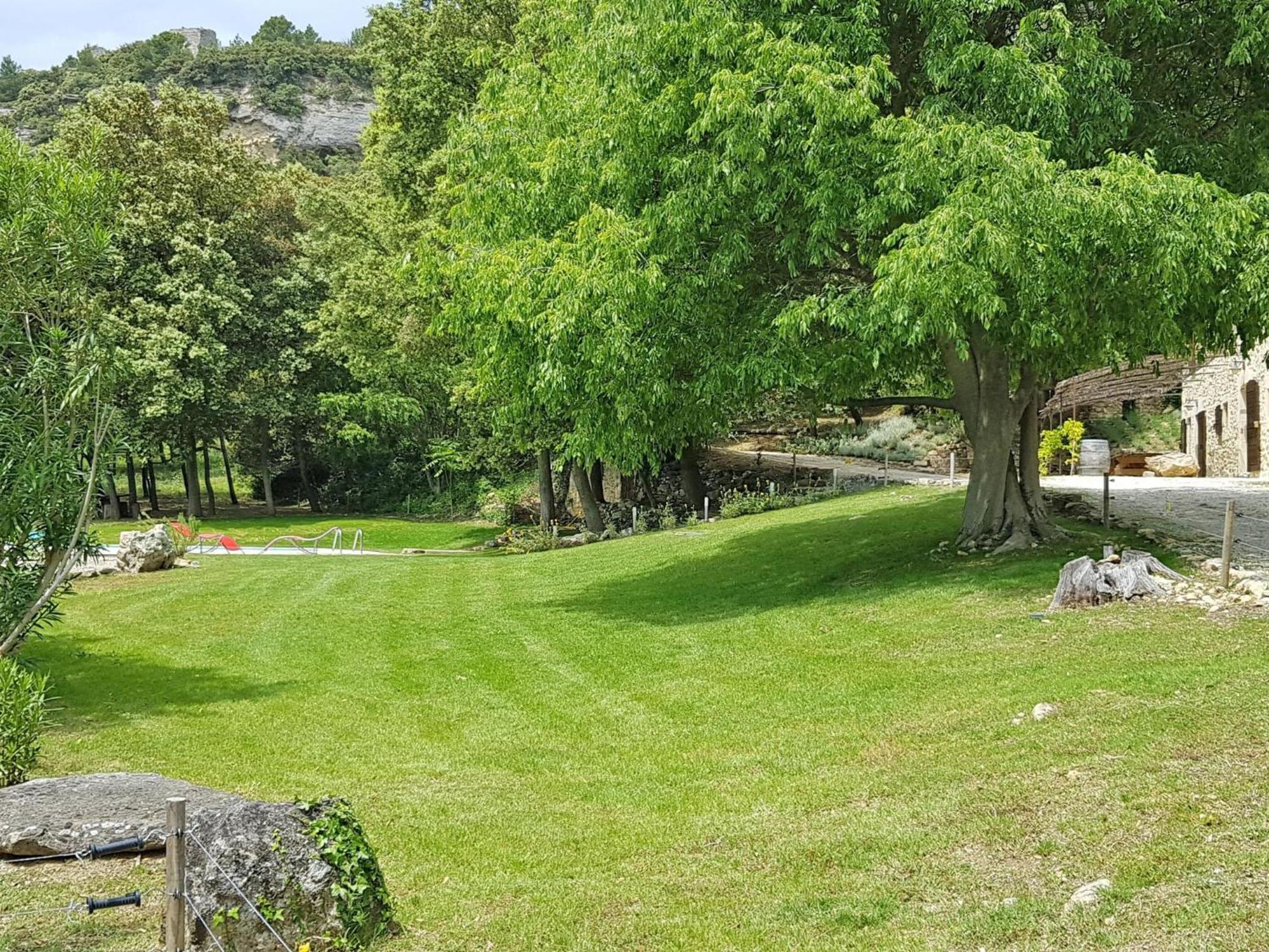 Tauleigne Villa Bollene Bagian luar foto